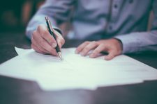 scott-graham-OQMZwNd3ThU-unsplash Dokumentationsbericht zur Umsetzung des Sozialkonzepts
